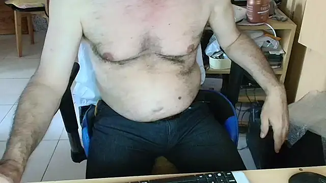 Snapshot of angelgarcia269 chatting on February 19, 2026, 11:39 am angelgarcia269 online show from February 19, 2026, 11:39 am