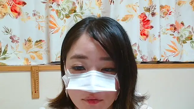 liliyRiSAcha-n online show from November 12, 2025, 7:31 am