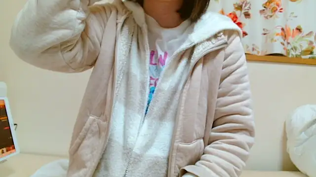 Snapshot of liliyRiSAcha-n chatting on February 4, 2026, 8:20 am liliyRiSAcha-n online show from February 4, 2026, 8:20 am