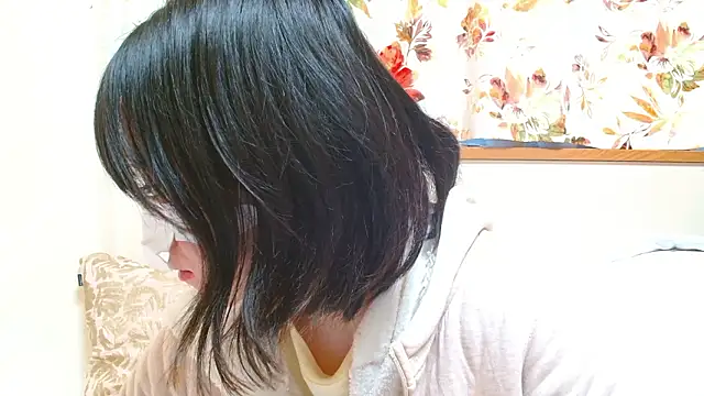 Snapshot of liliyRiSAcha-n chatting on February 10, 2026, 7:23 am liliyRiSAcha-n online show from February 10, 2026, 7:23 am