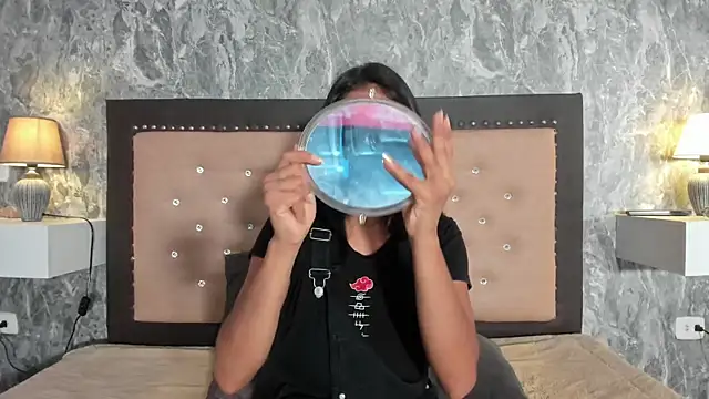 Snapshot of JuliKim_ chatting on February 9, 2026, 12:31 pm JuliKim online show from February 9, 2026, 12:31 pm