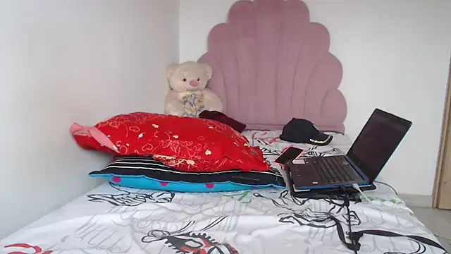 lady hot2xx online show from November 4, 2025, 4:28 pm