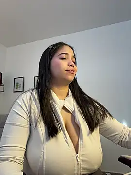 tati reyess online show from May 1, 2026, 12:43 pm