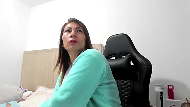 Chloemiller89 online show from October 17, 2025, 7:38 pm