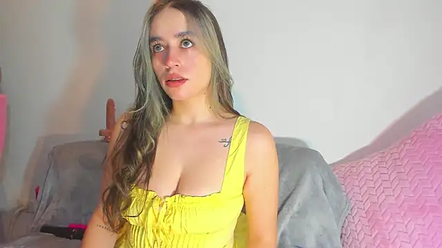 Snapshot of Natalia_Suarez chatting on October 8, 2025, 10:29 pm Natalia Suarez online show from October 8, 2025, 10:29 pm