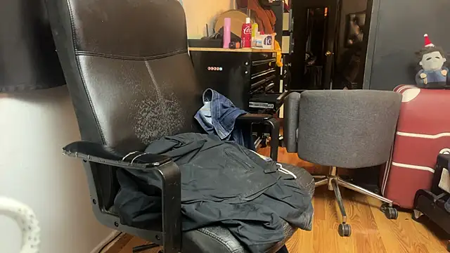 leanjamesdean online show from December 15, 2025, 2:38 am