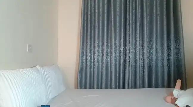 Elegant Ebony online show from December 28, 2024, 8:58 am