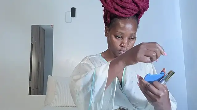 Snapshot of Elegant_Ebony chatting on October 19, 2025, 1:45 pm Elegant Ebony online show from October 19, 2025, 1:45 pm