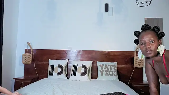 Snapshot of Elegant_Ebony chatting on February 15, 2026, 8:35 am Elegant Ebony online show from February 15, 2026, 8:35 am