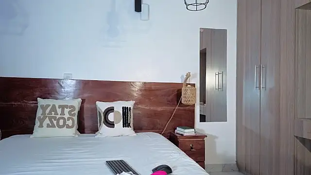 Snapshot of Elegant_Ebony chatting on March 12, 2026, 9:37 am Elegant Ebony online show from March 12, 2026, 9:37 am