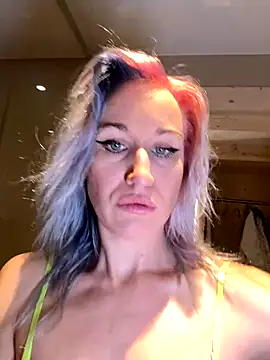 Dina-Light online show from December 4, 2024, 9:46 pm