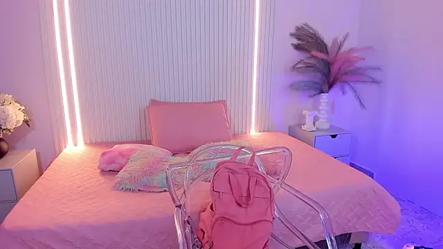 Snapshot of EmilyEvans7 chatting on February 13, 2026, 6:48 pm EmilyEvans7 online show from February 13, 2026, 6:48 pm