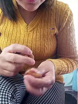 lolo890 online show from December 1, 2025, 9:14 am