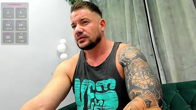 musclemonster31 online show from February 19, 2025, 8:12 am