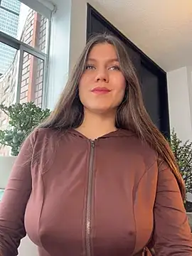 AmelieLaurent  online show from May 16, 2026, 5:12 pm