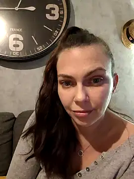 Snapshot of LEAsquirt91 chatting on December 10, 2024, 11:51 pm LEAsquirt91 online show from December 10, 2024, 11:51 pm