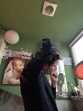 Snapshot of ETHAN_MOORE chatting on October 28, 2025, 1:36 pm ETHAN MOORE online show from October 28, 2025, 1:36 pm