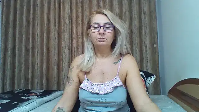 PussyEvely online show from November 11, 2025, 5:40 am