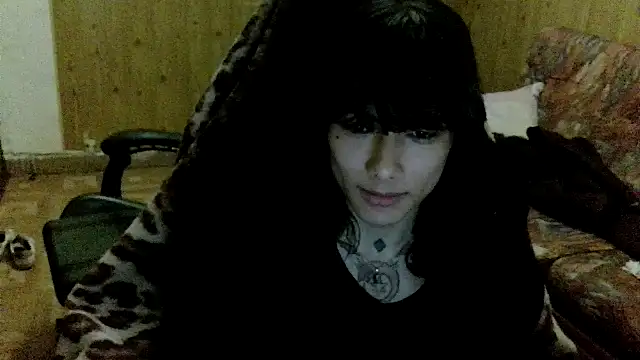 Snapshot of calliemaggotbone chatting on December 2, 2025, 9:47 am calliemaggotbone online show from December 2, 2025, 9:47 am