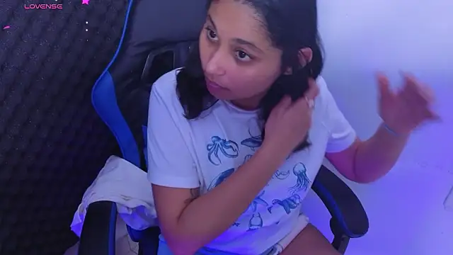 Snapshot of Cuteprincess21 chatting on February 18, 2026, 1:45 am Cuteprincess21 online show from February 18, 2026, 1:45 am