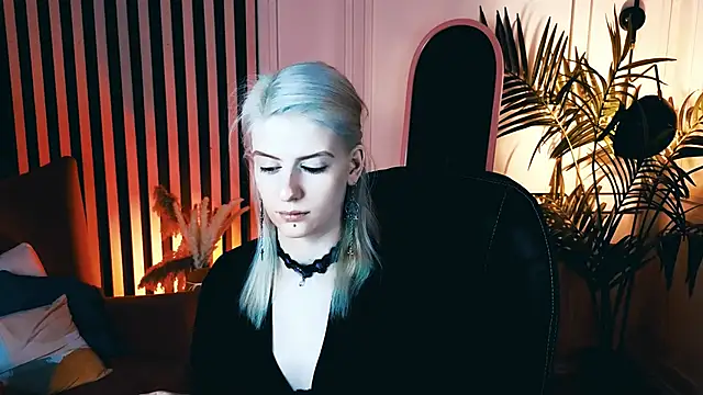 Snapshot of Noah_ElmerX chatting on October 14, 2025, 2:18 pm Noah ElmerX online show from October 14, 2025, 2:18 pm