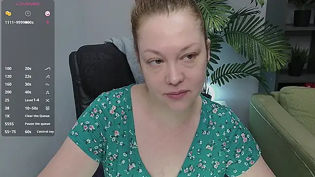 Snapshot of CutieGinger chatting on October 29, 2025, 3:25 pm CutieGinger online show from October 29, 2025, 3:25 pm