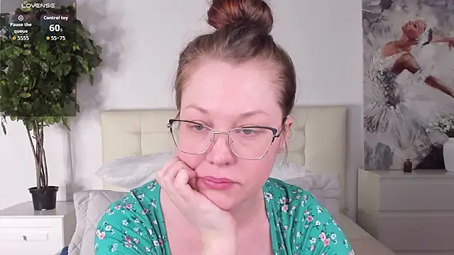 Snapshot of CutieGinger chatting on February 6, 2026, 5:12 am CutieGinger online show from February 6, 2026, 5:12 am