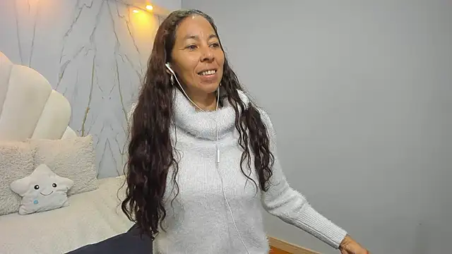 Snapshot of Rosalinda_Cortez chatting on December 17, 2024, 3:49 pm Rosalinda Cortez online show from December 17, 2024, 3:49 pm