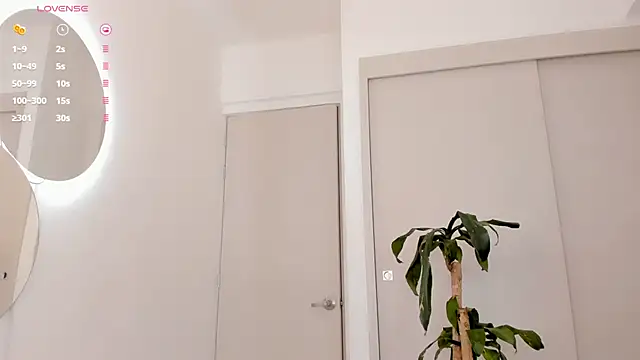 Snapshot of mia_yourmommy chatting on January 25, 2025, 5:40 am mia yourmommy online show from January 25, 2025, 5:40 am