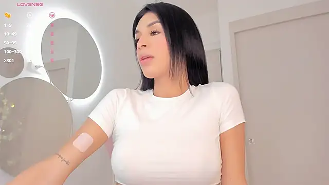 Snapshot of mia_yourmommy chatting on February 27, 2025, 11:04 pm mia yourmommy online show from February 27, 2025, 11:04 pm