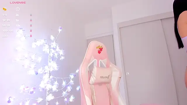 mia yourmommy online show from December 17, 2025, 1:00 am