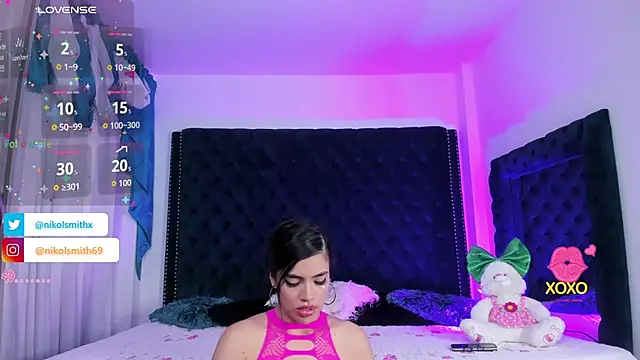 nikolsmithh online show from November 8, 2025, 6:29 pm