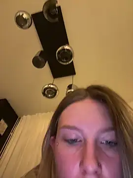 VeraSerephina online show from December 16, 2025, 9:42 pm