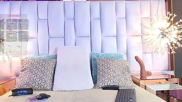 Iris Ross  online show from September 27, 2025, 11:37 am