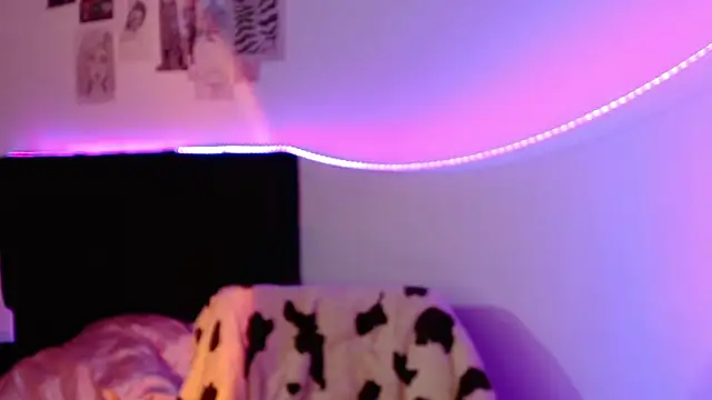 Snapshot of Coralinnee_ chatting on January 26, 2025, 7:53 am Coralinnee online show from January 26, 2025, 7:53 am