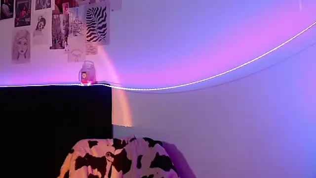 Snapshot of Coralinnee_ chatting on February 6, 2025, 4:31 am Coralinnee online show from February 6, 2025, 4:31 am