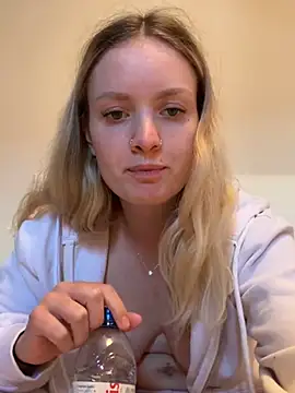 mariemelissah online show from February 23, 2025, 12:05 pm