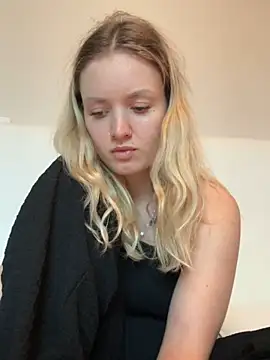 mariemelissah online show from March 19, 2025, 2:02 pm