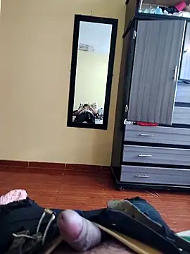 Snapshot of Alexisllanos chatting on March 16, 2026, 2:43 pm Alexisllanos online show from March 16, 2026, 2:43 pm