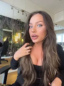 Snapshot of MileySin1111 chatting on March 3, 2026, 12:44 pm MileySin1111 online show from March 3, 2026, 12:44 pm