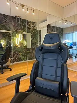 Snapshot of MileySin1111 chatting on March 23, 2026, 3:05 pm MileySin1111 online show from March 23, 2026, 3:05 pm