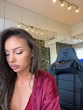 Snapshot of MileySin1111 chatting on April 4, 2026, 10:02 am MileySin1111 online show from April 4, 2026, 10:02 am