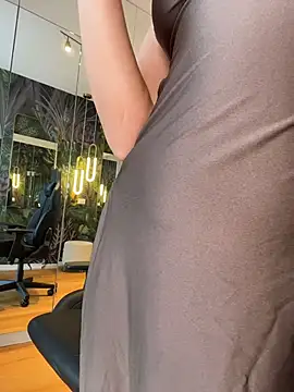 Snapshot of MileySin1111 chatting on April 5, 2026, 12:02 pm MileySin1111 online show from April 5, 2026, 12:02 pm