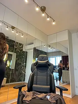 Snapshot of MileySin1111 chatting on April 9, 2026, 2:33 pm MileySin1111 online show from April 9, 2026, 2:33 pm