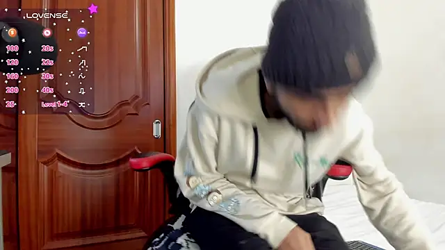 Snapshot of Aron_Baylor chatting on February 5, 2026, 11:37 am Aron Baylor online show from February 5, 2026, 11:37 am