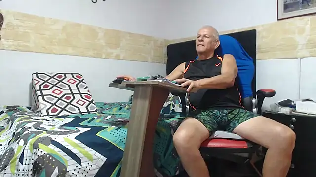 Snapshot of VALENTINO1983_ chatting on November 8, 2025, 2:45 am VALENTINO1983 online show from November 8, 2025, 2:45 am