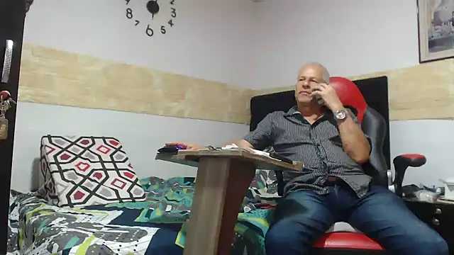 Snapshot of VALENTINO1983_ chatting on November 13, 2025, 11:03 pm VALENTINO1983 online show from November 13, 2025, 11:03 pm