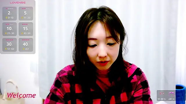 Snapshot of Love_me_Eri_ chatting on March 3, 2025, 6:04 am Love me Eri  online show from March 3, 2025, 6:04 am