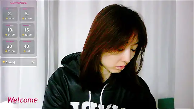 Snapshot of Love_me_Eri_ chatting on October 1, 2025, 12:16 am Love me Eri  online show from October 1, 2025, 12:16 am