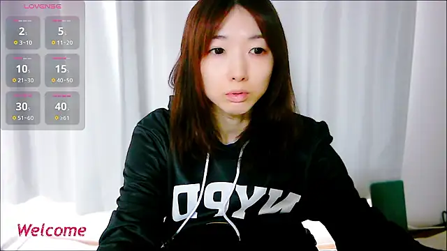 Snapshot of Love_me_Eri_ chatting on October 6, 2025, 11:46 pm Love me Eri  online show from October 6, 2025, 11:46 pm
